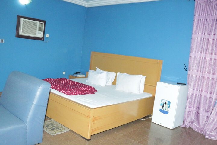 Room 12 of 20