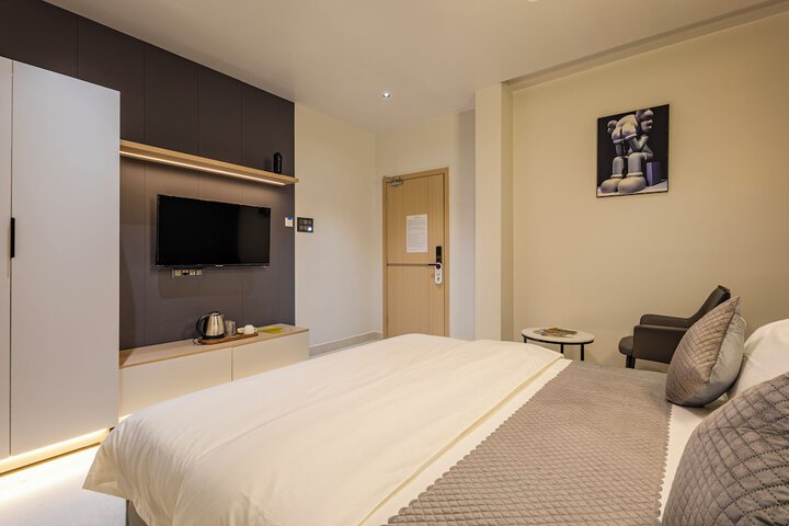 Room 6 of 35