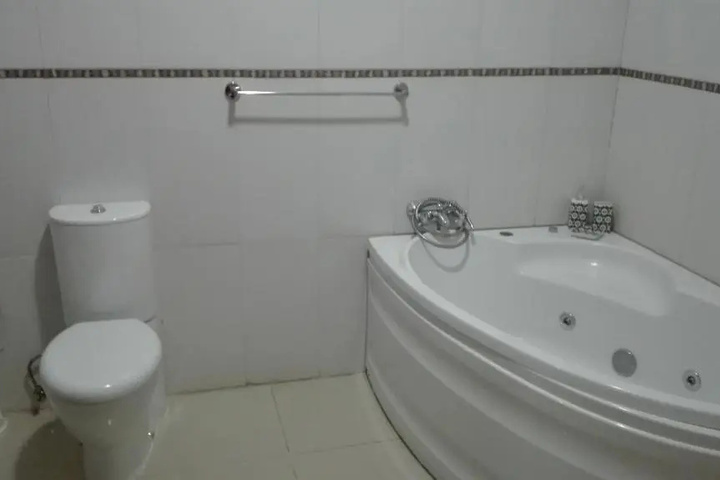 Room 8 of 14