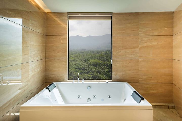 Hot Tub 32 of 67