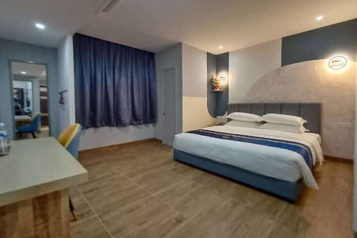 Room 21 of 36
