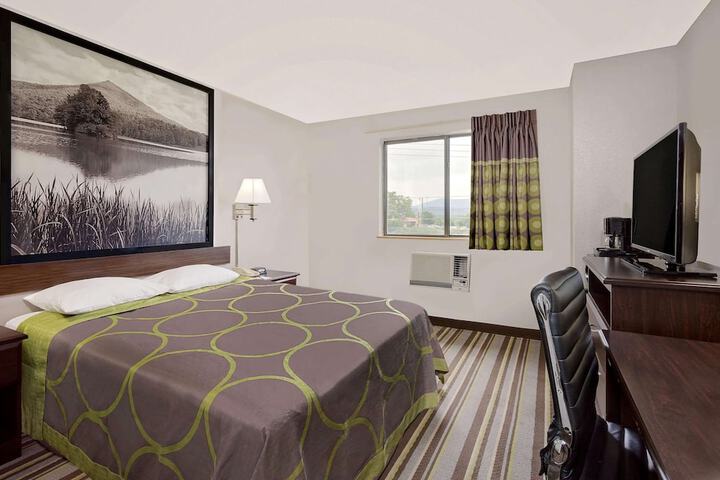 1 King Bed (1 of 10)