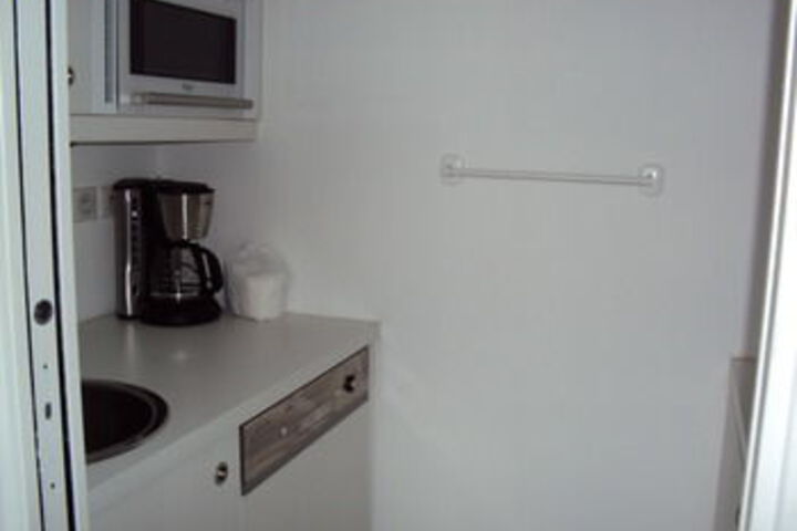 Room 9 of 12