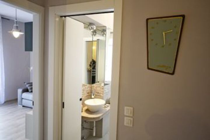 Room 11 of 31