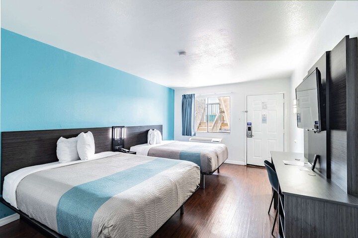 Room 13 of 22