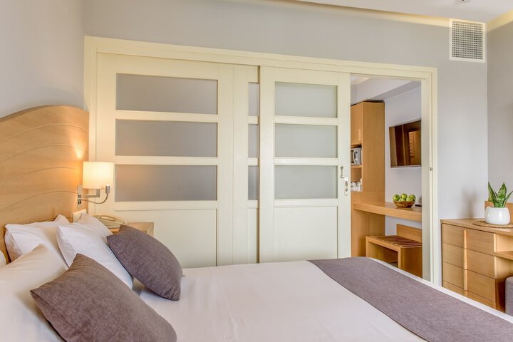 Room 25 of 168