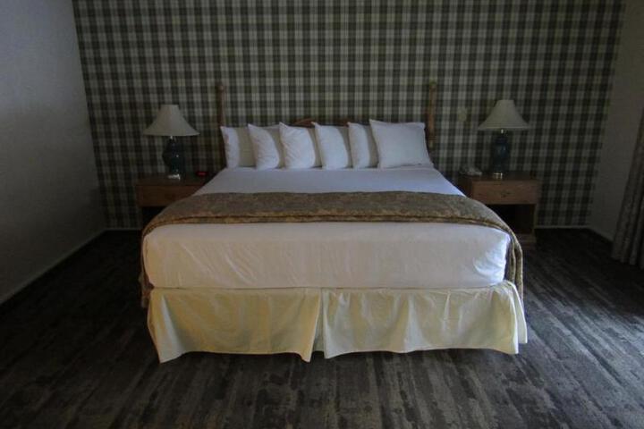 2 Double Beds (3 of 5)