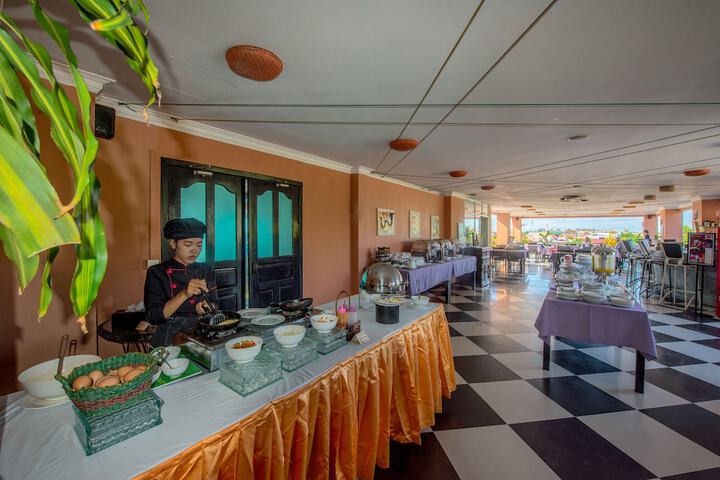 Dining 123 of 160