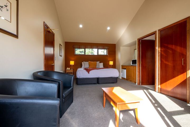 Room 6 of 11