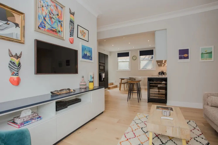 Modern 3 Bedroom Flat in West Hampstead