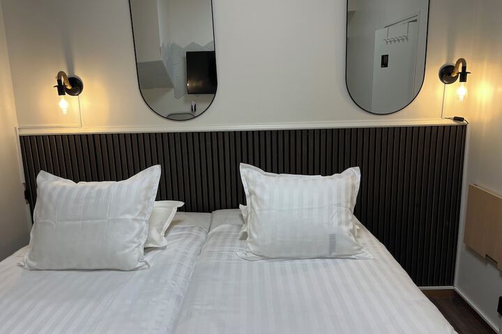 Room 9 of 27
