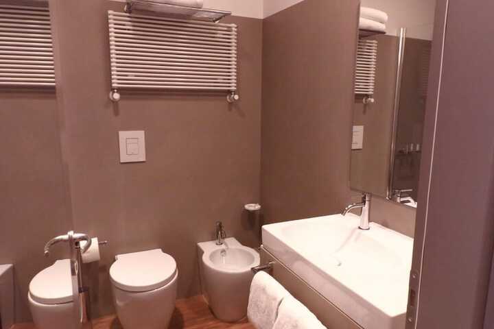 Room 103 of 180