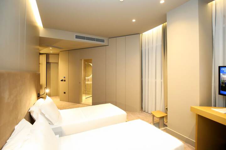 Room 9 of 29