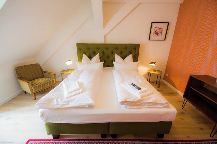 Room 47 of 122