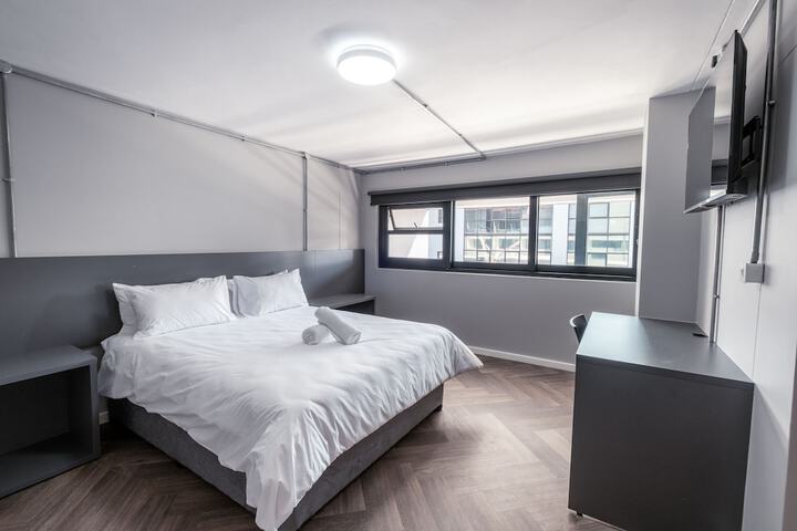 Room 10 of 42