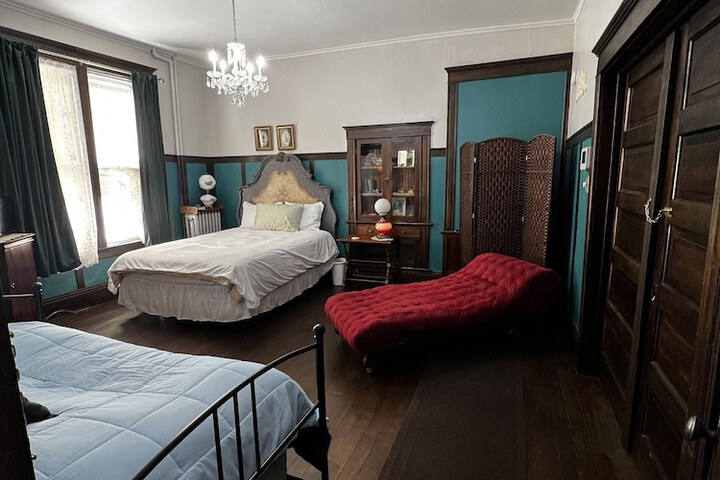 Room 42 of 96