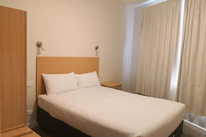 Room 9 of 38