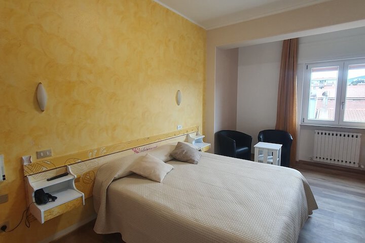 Room 8 of 48