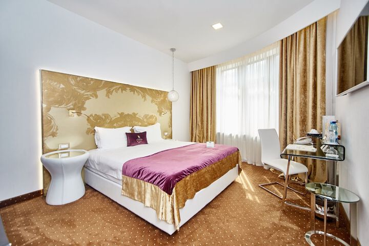 Room 21 of 105