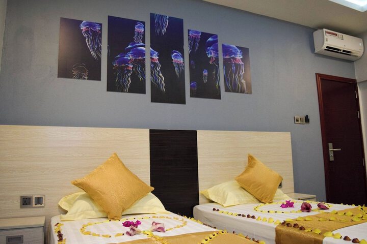 Room 8 of 14