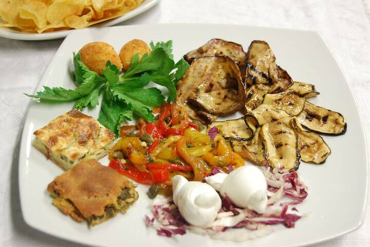 Dining 40 of 76