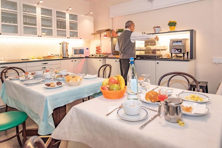 Breakfast/Coffee Service 17 of 30