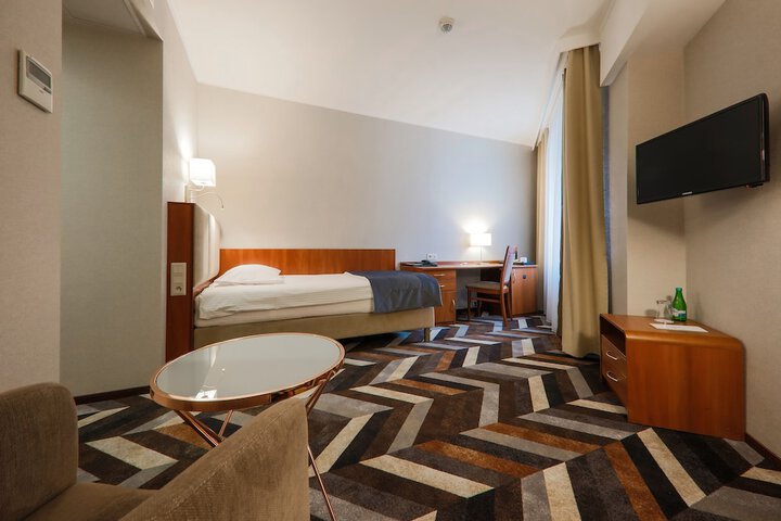 Room 14 of 77