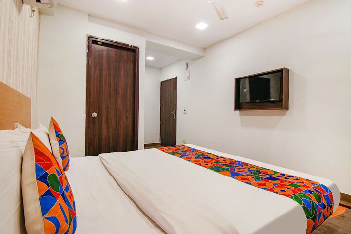 Room 17 of 36