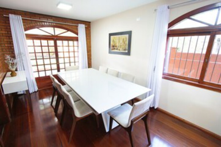 Room 10 of 29