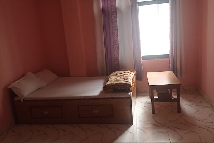 Room 6 of 15