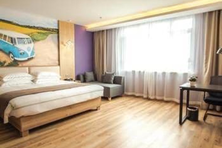 Room 8 of 11