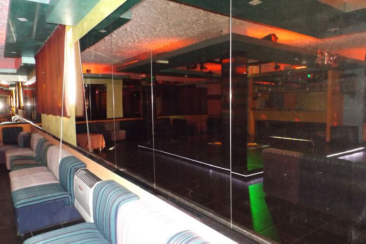 Lounge 18 of 36