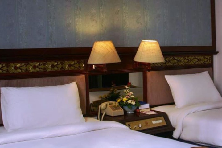Room 6 of 65