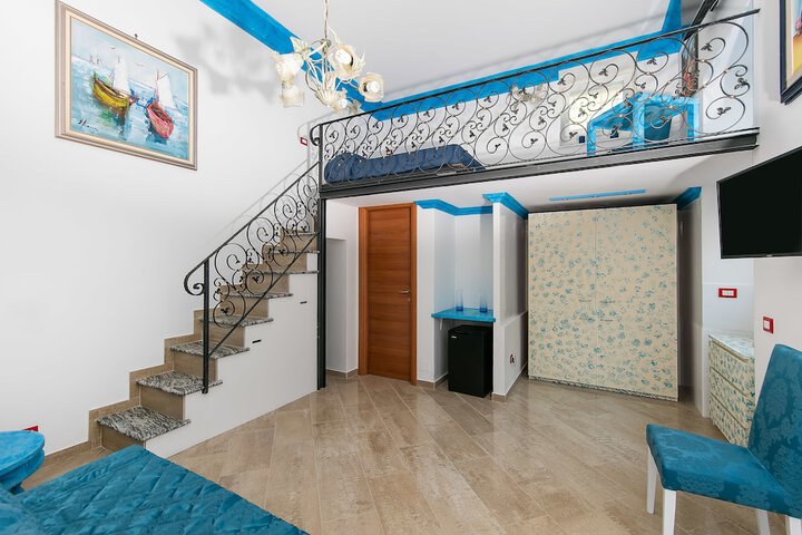 Room 6 of 34