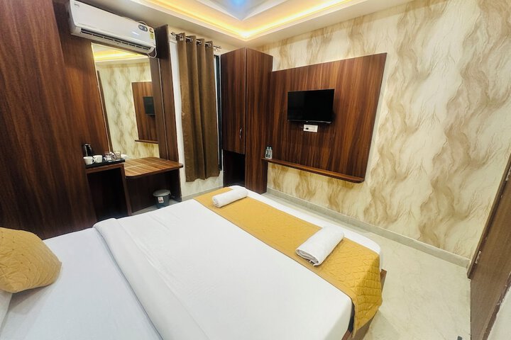 Room 27 of 74