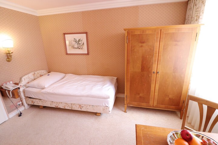 Room 7 of 34