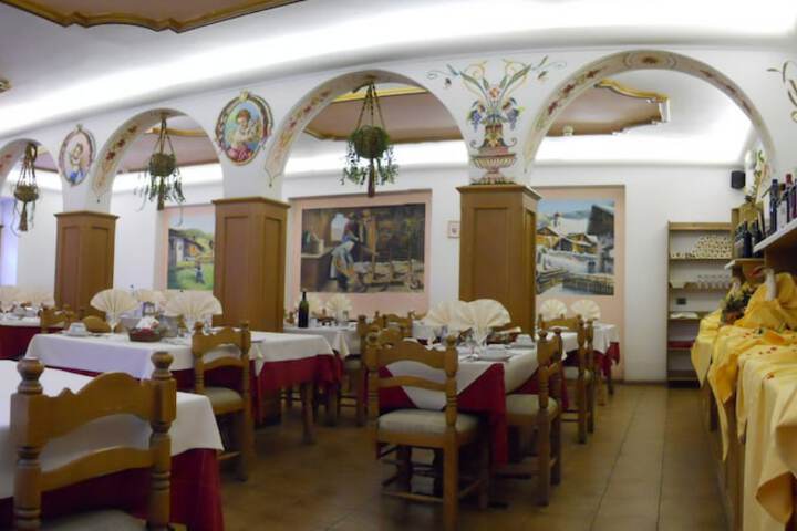 Dining 34 of 72