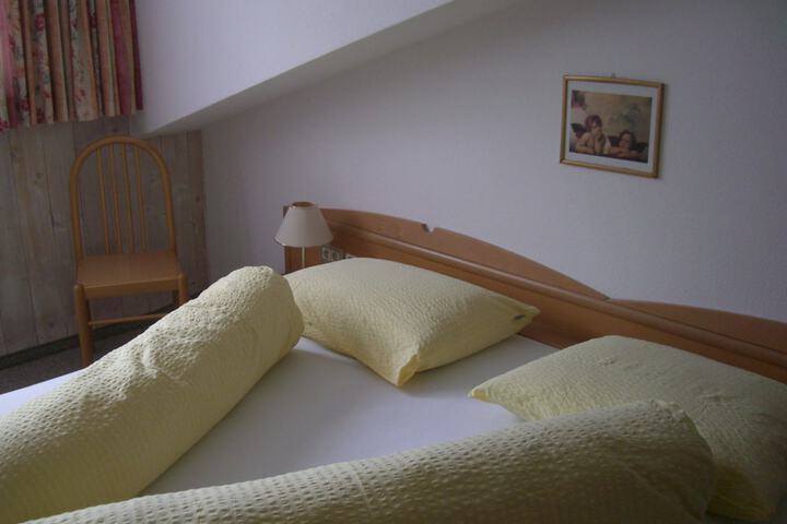 Room 14 of 83