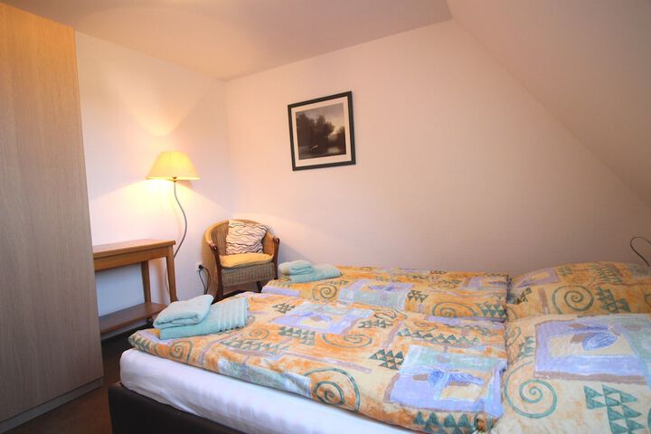 Room 7 of 32