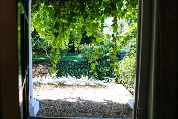 Hotel Exterior 43 of 44