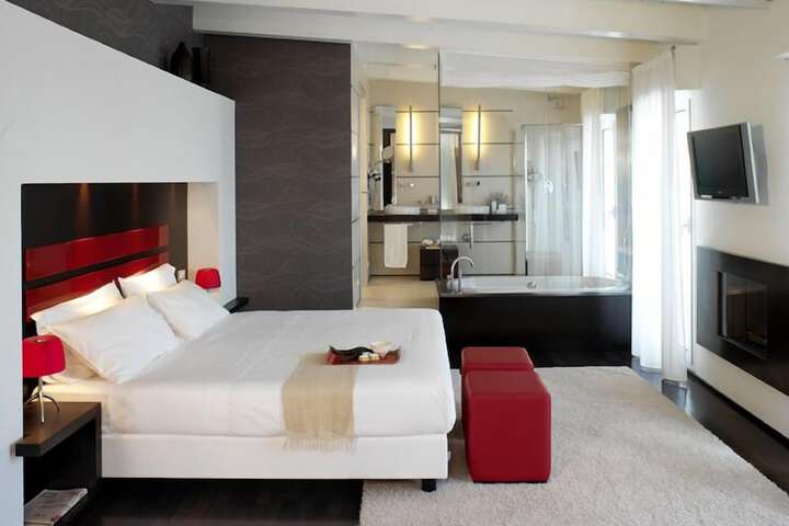 Room 16 of 62