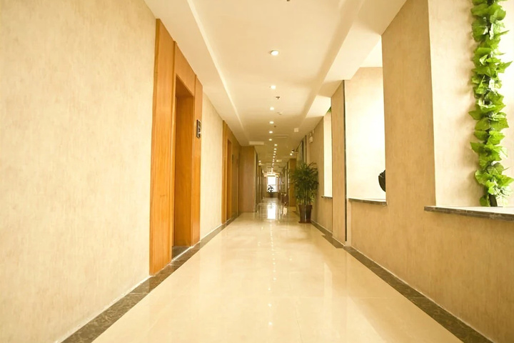 Room 12 of 16