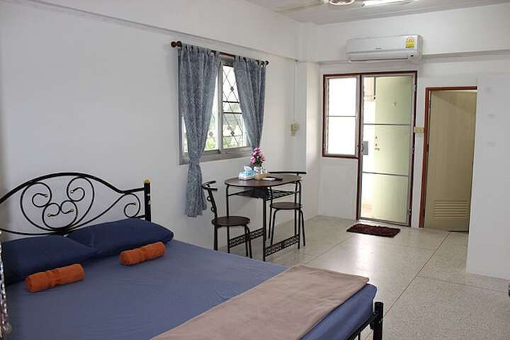 Room 2 of 8
