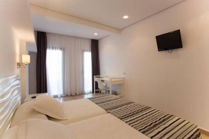 Room 5 of 9