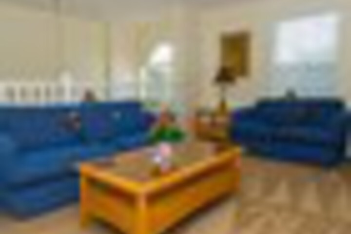 Lounge 62 of 93