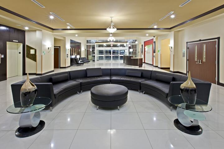 Lobby lounge