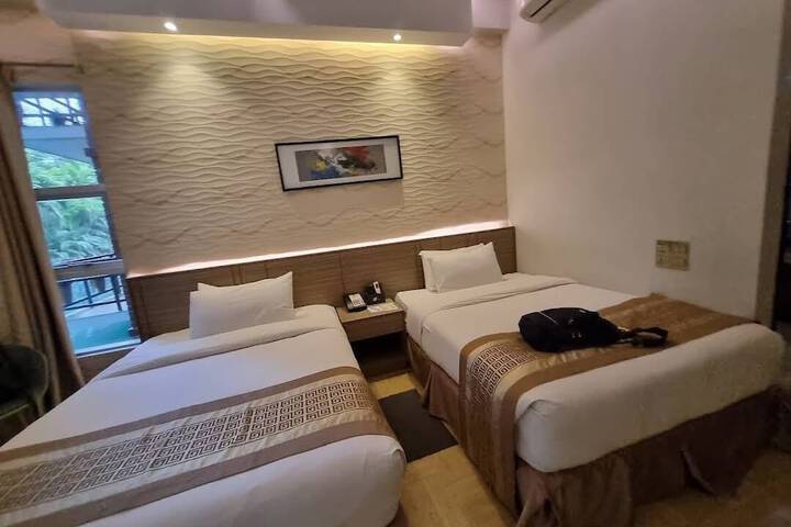 Room 4 of 10