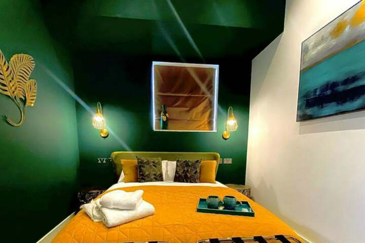 Room 2 of 79