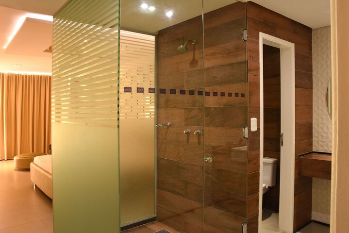 Room 3 of 6