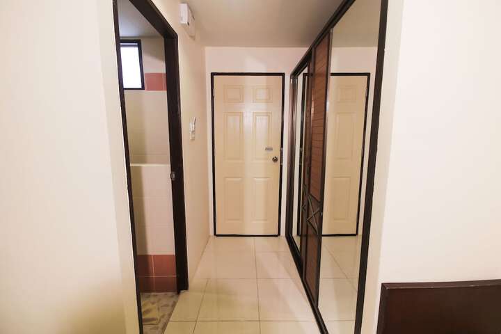 Room 4 of 89